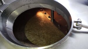 Distillation du whisky pendant le stage