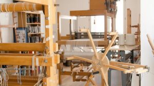 Atelier de tisserand pendant le stage de tissage vers Perpignan