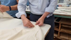 Patronage en cours pendant le stage de stylisme et couture à Toulouse