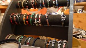 Boutique pendant le stage pour créer son sac en voile de bateaux