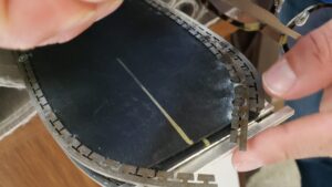 Skis en cours de fabrication lors du stage chez un ébéniste dans les Pyrénées