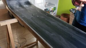 Atelier pour fabriquer ses skis au cours du stage en ébénisterie