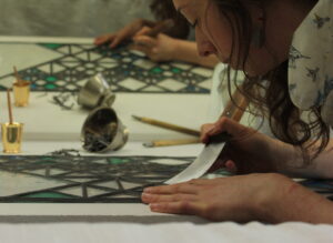 Artisan vitrailliste et maitre verrier Alice Fairhead