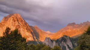 Paysage des Pyrénées pendant la stage de berger en estive avec ou sans son chien