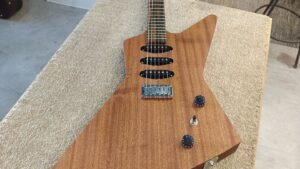 Guitare terminée au cours du stage en lutherie avec un luthier vers Toulouse