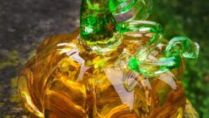 Citrouille de Cyril John au cours de l'atelier de soufflage de verre avec un souffleur vers Paris en Ile-de-France