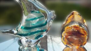 Poisson au cours de l'atelier de soufflage de verre avec un souffleur vers Paris en Ile-de-France
