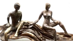Sculpture en bronze faite pendant le stage ou la formation fonderie d'art dans l'atelier d'un fondeur