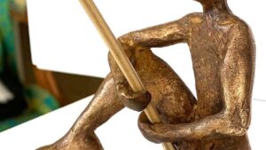 Sculpture en bronze faite pendant le stage ou la formation fonderie d'art dans l'atelier d'un fondeur