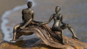 Sculpture en bronze faite pendant le stage ou la formation fonderie d'art dans l'atelier d'un fondeur