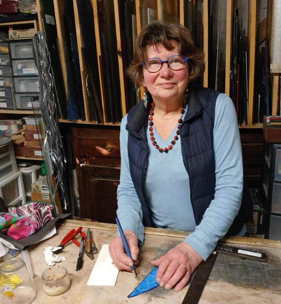 Marie Monique, artisan vitrailliste à Lille dans le Nord, Hauts-de-France