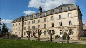 Atelier pour le stage de vitrail Tiffany en Bretagne