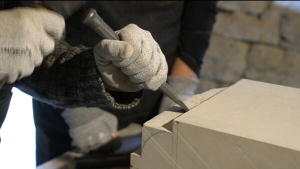 Formation tailleur de pierre pour apprendre à sculpter et travailler la pierre en Aveyron