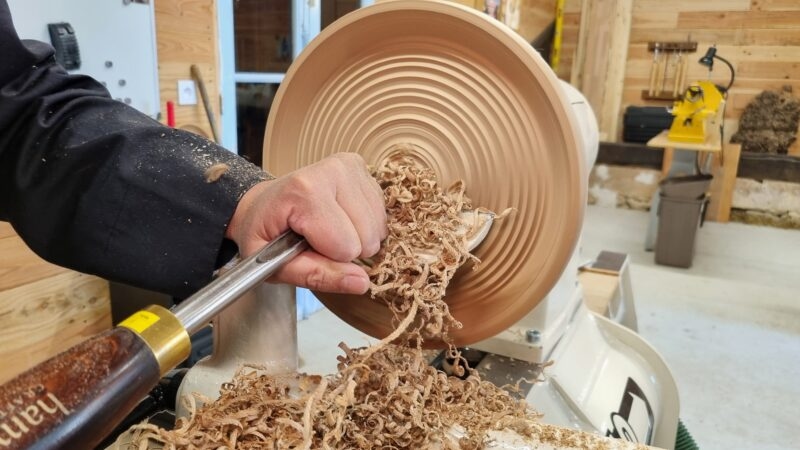 Formation tourneur sur bois pour créer des objets en bois grâce au tour et au tournage sur bois.