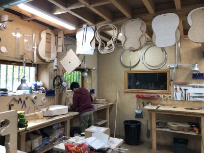 Atelier pendant la formation Luthier - Lutherie en guitare proche de Lille dans le Nord, Hauts-de-France