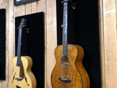 Décorations guitares pendant la formation Luthier - Lutherie proche de Lille dans le Nord, Hauts-de-France