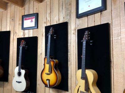 Guitares pendant la formation Luthier - Lutherie proche de Lille dans le Nord, Hauts-de-France