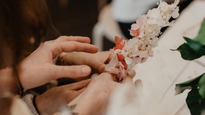 Création de bouquet de fleurs séchées possible après l'atelier chez une fleuriste à Bordeaux