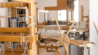 Atelier de tisserand pendant le stage de tissage vers Perpignan