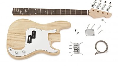 Kit de basse pro à assembler pendant le stage chez un luthier vers Toulouse