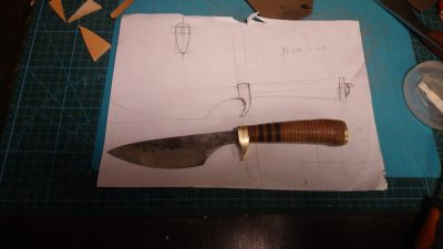 Couteau effectué sur plan pendant le stage avec coutelier dans une coutellerie