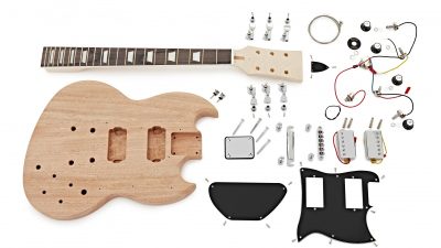 Kit de guitare pro à assembler pendant le stage chez un luthier vers Toulouse