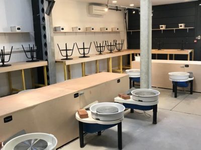Atelier pendant les cours du soir en Céramique et poterie à Biarritz - Formation