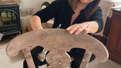 Peinture d'une chaise stage créatif de peinture sur meuble