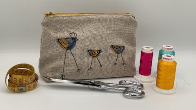 Trousse avec la technique de broderie en piqué libre apprise lors de l'atelier et du stage avec Ingrid vers Toulouse