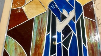 Vitrail religieux coloré stage création d'un vitrail