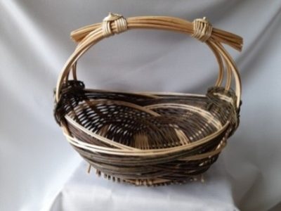 Panier ovale tressé formation à la vannerie d'osier en Bourgogne
