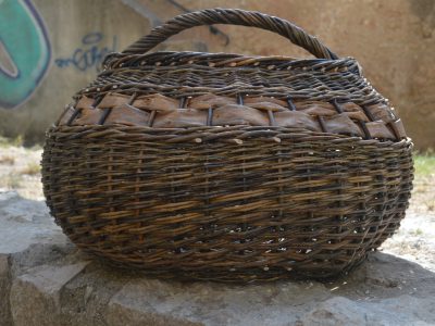 Panier rond écorce formation à la vannerie d'osier en région PACA