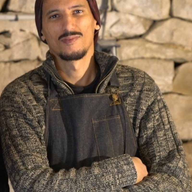 Alexandre Harhash tailleur de pierre en Aveyron