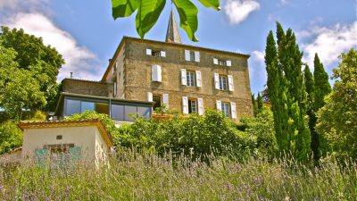 Maison pendant le stage pour ouvrir des chambres d’hôtes