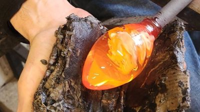 Atelier de soufflage de verre avec un souffleur vers Paris en ile-de-France