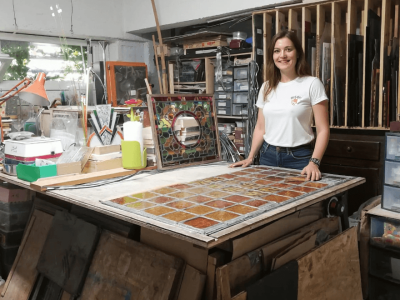 Atelier de vitrailliste pendant la formation à Lille dans le Nord, Hauts-de-France