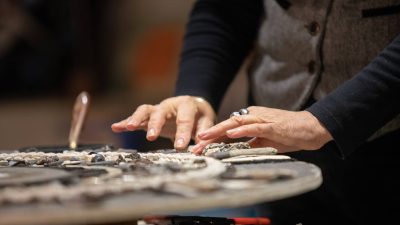 Gestes techniques pendant le stage de mosaïste en Haute Garonne (31)