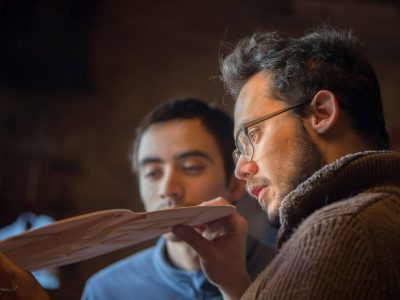 Apprentissage avec le formateur pendant la formation lutherie à Fronton