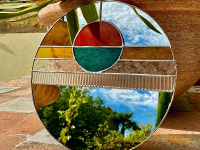 Miroir et vitrail pendant la formation vitrailliste en Haute-Garonne