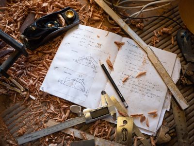 Outils de luthier pendant la formation lutherie vers Toulouse