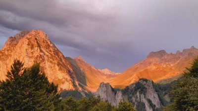 Paysage des Pyrénées pendant la stage de berger en estive avec ou sans son chien