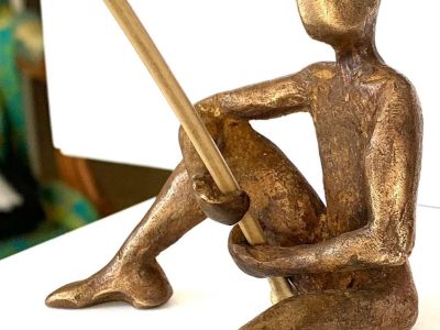 Sculpture en bronze faite pendant le stage ou la formation fonderie d'art dans l'atelier d'un fondeur
