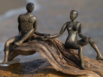 Sculpture en bronze faite pendant le stage ou la formation fonderie d'art dans l'atelier d'un fondeur