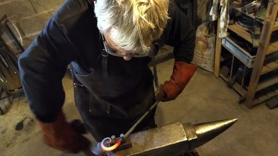 Stage lame et volute pour l'atelier d'initiation à la forge