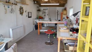 Atelier de vitrailliste pendant le stage de vitrail Tiffany vers Tarbes