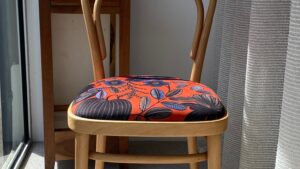 Chaise rénovée stage restauration d'une chaise à Toulouse