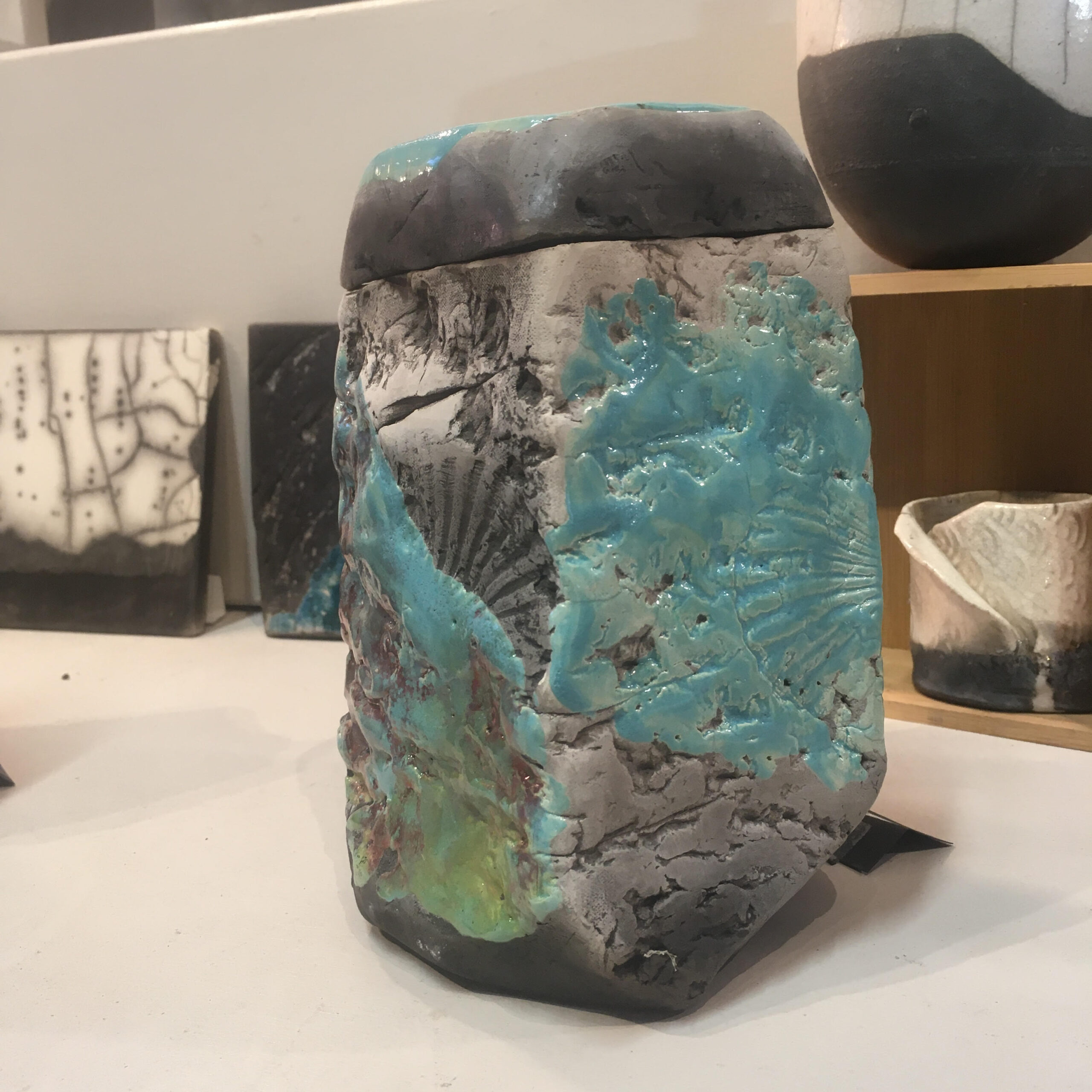 Création pendant le stage de poterie et céramique Raku à Tarbes