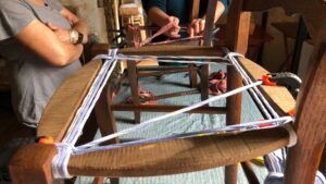 Stage rempaillage de chaises en torons de tissus