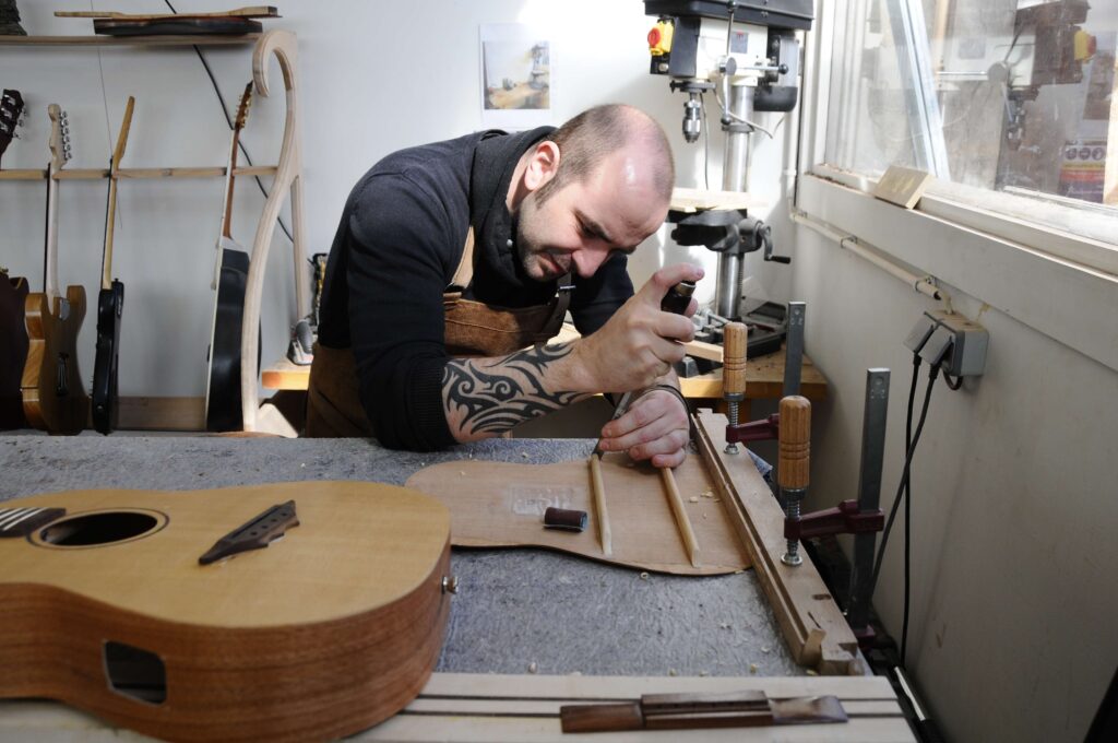 Alexandre Proust, , luthier vers Toulouse