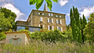 Maison pendant le stage pour ouvrir des chambres d’hôtes